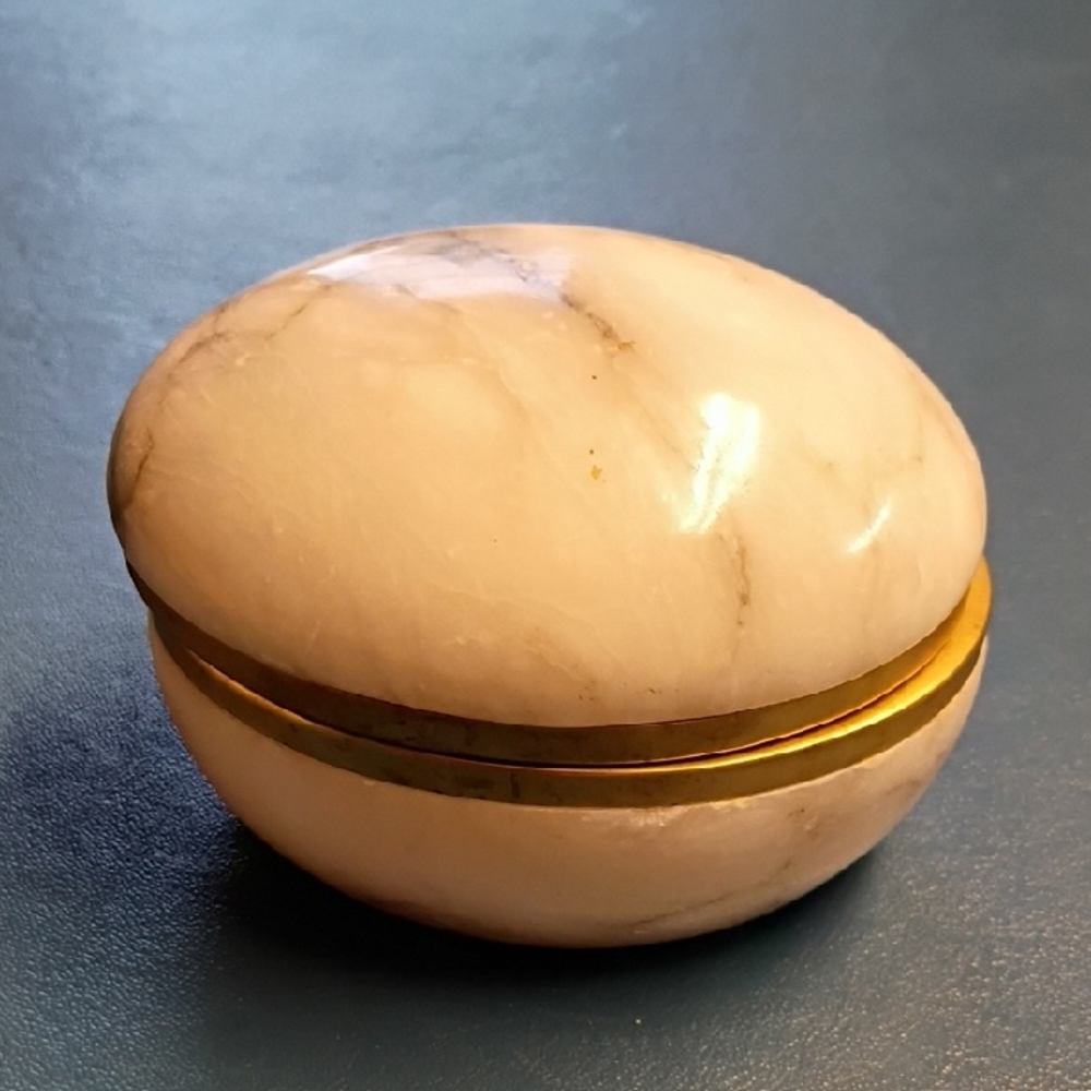 Vintage Onyx Cream and Gold Jewelry Organizer/Trinket Box Chic